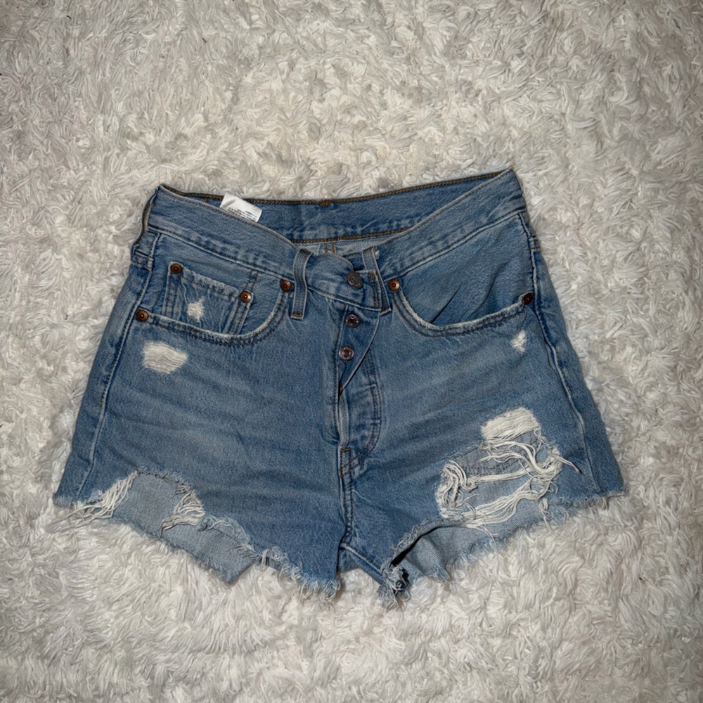 Distressed LEVIS Denim short